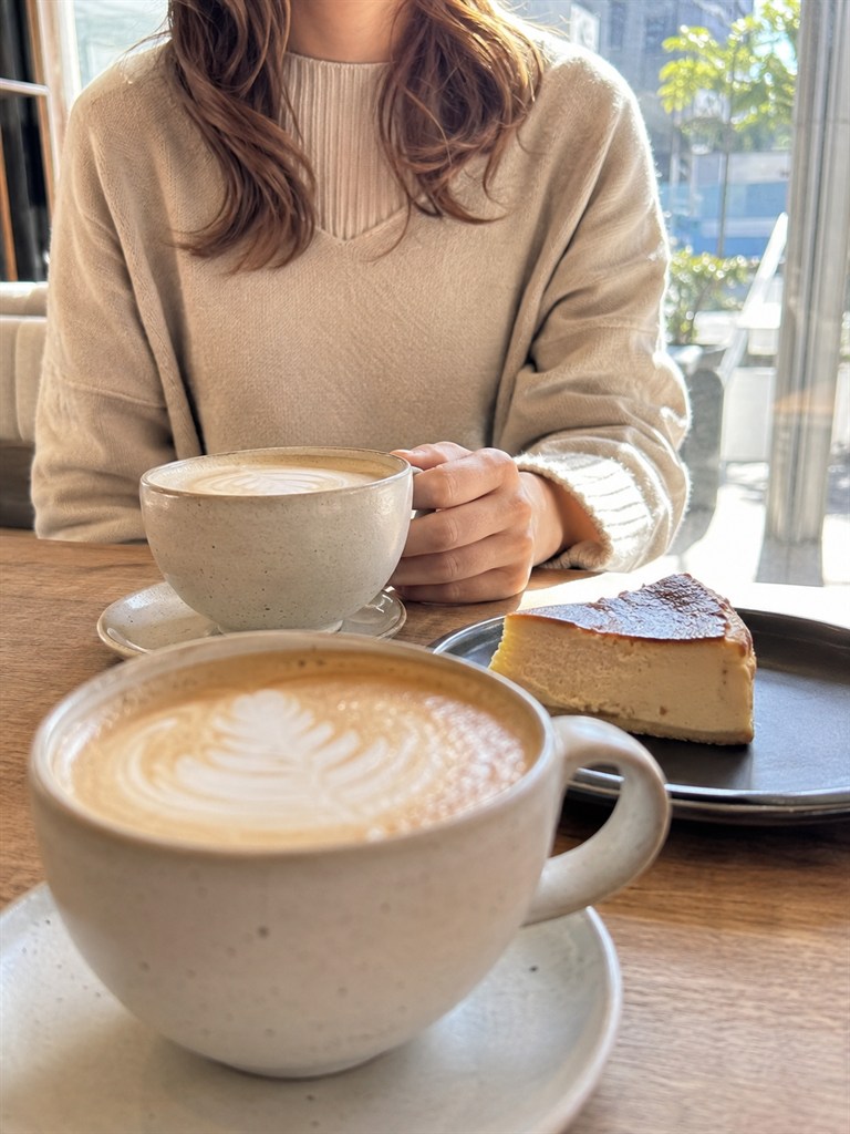 ワクワクメールで会ったママとカフェでラテとチーズケーキ